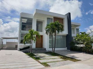 Foto 1 de Casa de Venta en manta zona sur ciudad del Mar YT