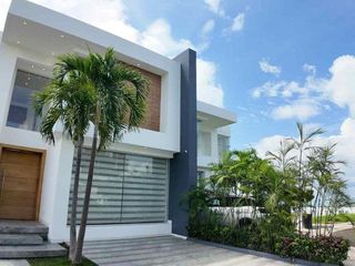 Foto 3 de Casa de Venta en manta zona sur ciudad del Mar YT