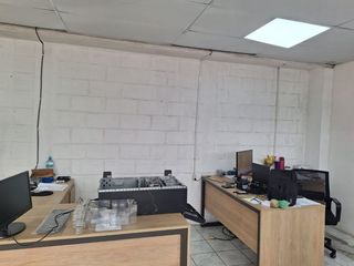 Foto 4 de VENTA GALPON INDUSTRIAL DE OPORTUNIDAD, NORTE DE QUITO, SECTOR LA CRISTIANIA
