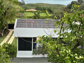 Foto 4 de Venta de Imponente Finca de Lujo en el Corazón del Lago Calima – Un Refugio Exclusivo para los Amantes del Lujo, los Deportes Acuáticos y la Vida en F