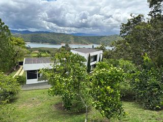 Foto 7 de Venta de Imponente Finca de Lujo en el Corazón del Lago Calima – Un Refugio Exclusivo para los Amantes del Lujo, los Deportes Acuáticos y la Vida en F