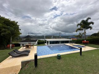 Foto 14 de Venta de Imponente Finca de Lujo en el Corazón del Lago Calima – Un Refugio Exclusivo para los Amantes del Lujo, los Deportes Acuáticos y la Vida en F