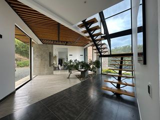 Foto 31 de Venta de Imponente Finca de Lujo en el Corazón del Lago Calima – Un Refugio Exclusivo para los Amantes del Lujo, los Deportes Acuáticos y la Vida en F
