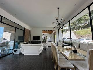Foto 22 de Venta de Imponente Finca de Lujo en el Corazón del Lago Calima – Un Refugio Exclusivo para los Amantes del Lujo, los Deportes Acuáticos y la Vida en F