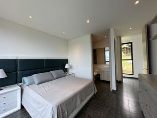 Foto 34 de Venta de Imponente Finca de Lujo en el Corazón del Lago Calima – Un Refugio Exclusivo para los Amantes del Lujo, los Deportes Acuáticos y la Vida en F