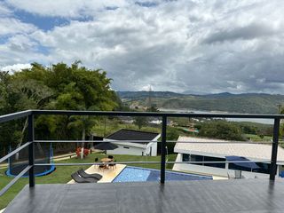 Foto 45 de Venta de Imponente Finca de Lujo en el Corazón del Lago Calima – Un Refugio Exclusivo para los Amantes del Lujo, los Deportes Acuáticos y la Vida en F