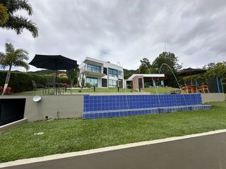 Foto 48 de Venta de Imponente Finca de Lujo en el Corazón del Lago Calima – Un Refugio Exclusivo para los Amantes del Lujo, los Deportes Acuáticos y la Vida en F