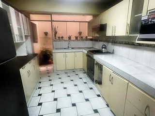 Foto 1 de VENTA DE CASA EN :  LA URB ANTONIA MORENO DE CACERES- VENTANILLA