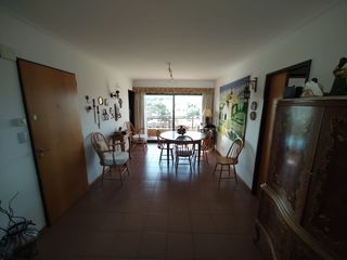 Foto 2 de 3 AMBIENTES EN VENTA - GESELL CENTRO - VISTA AL MAR - COCHERA