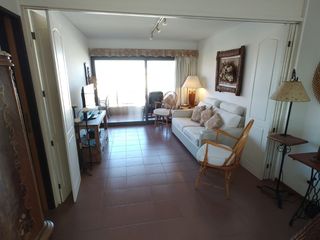 Foto 4 de 3 AMBIENTES EN VENTA - GESELL CENTRO - VISTA AL MAR - COCHERA