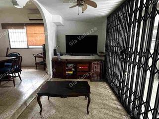 Foto 3 de URDESA VENDO CASA UNA SOLA PLANTA