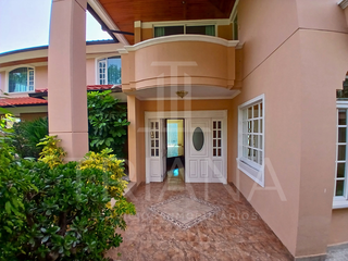 Foto 5 de Renta de Residencia con piscina en La Primavera - San Patricio, Cumbaya