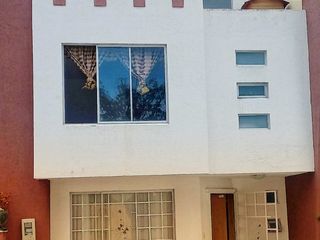 Foto 1 de RENTO casa de 120 M2 con 3 hab ,2 parqueos en Calderón