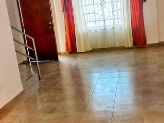 Foto 2 de RENTO casa de 120 M2 con 3 hab ,2 parqueos en Calderón
