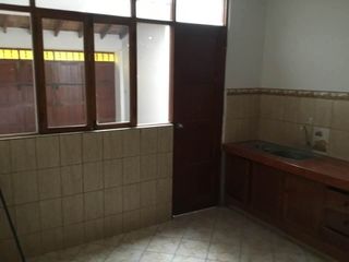 Foto 3 de CASA EN ALQUILER - SAN ISIDRO - ICA - A MEDIA CUADRA DE LA AV. SAN MARTIN - EX SUNAFIL