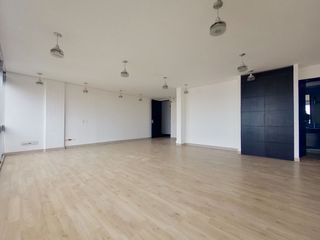 Foto 4 de Oficina en Arriendo en Santa Barbara Uzaque 702