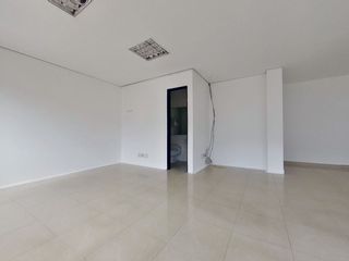 Foto 7 de Oficina en Arriendo en Santa Barbara Uzaque 703
