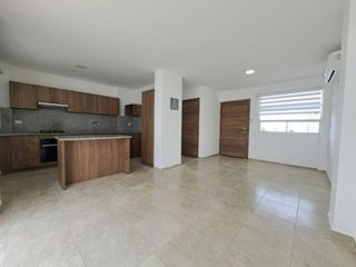 Foto 1 de casa en alquiler ubicada en manta zona sur L/F