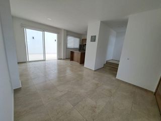 Foto 2 de casa en alquiler ubicada en manta zona sur L/F