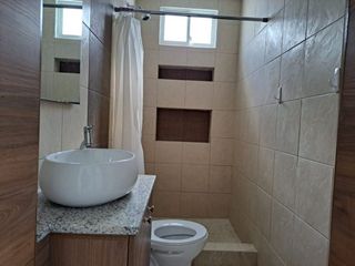 Foto 9 de casa en alquiler ubicada en manta zona sur L/F