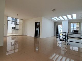 Foto 4 de casa de alquiler en manta ciudad del mar L/F
