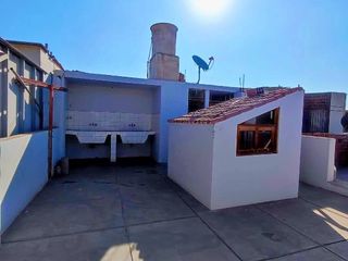 Foto 2 de EN VENTA CASA COSTADO DEL COLEGIO DE CONTADORES  MEDIA CUDRA PLA ESPIRITU SANTO EN TACNA.