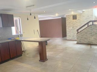 Foto 4 de Elegante villa en venta Urb. Privada sector residencial Gran Aki - Narancay