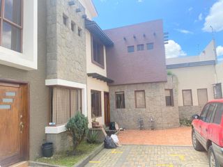 Foto 1 de Elegante villa en venta Urb. Privada sector residencial Gran Aki - Narancay