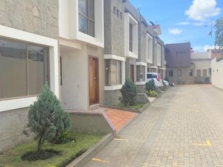 Foto 29 de Elegante villa en venta Urb. Privada sector residencial Gran Aki - Narancay