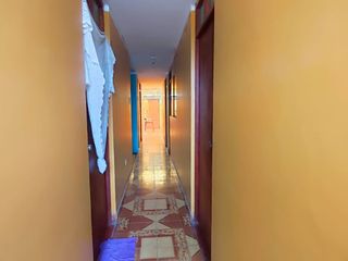 Foto 3 de VENTA DE CASA DE 3 PISOS EN VILLA HEROES DEL CENEPA - CONO SUR