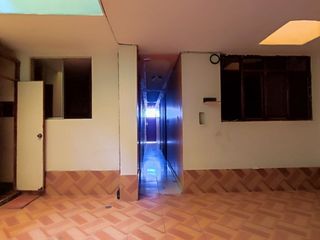 Foto 7 de VENTA DE CASA DE 3 PISOS EN VILLA HEROES DEL CENEPA - CONO SUR