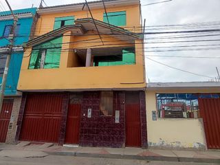 Foto 1 de VENTA DE CASA DE 3 PISOS EN VILLA HEROES DEL CENEPA - CONO SUR