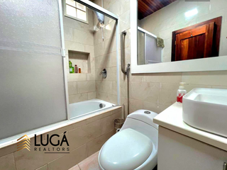 Foto 18 de Casa 5 dormitorios con piscina en venta, sector Paseo Shopping, cerca al Estadio Jocay, Manta, Ecuador