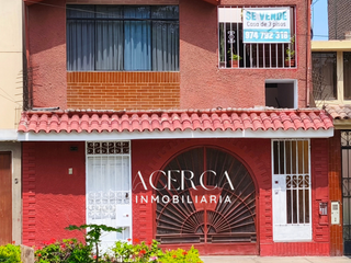 Foto 1 de Remate por viaje: Casa de 3 pisos y departamentos