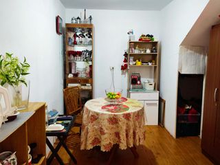 Foto 4 de Remate por viaje: Casa de 3 pisos y departamentos