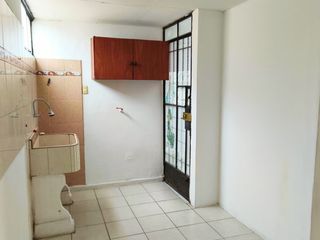Foto 7 de Remate por viaje: Casa de 3 pisos y departamentos