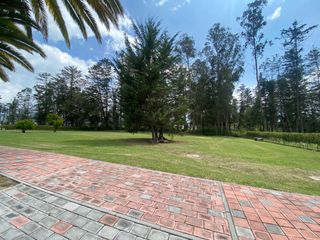 Foto 1 de VENDO HERMOSO TERRENO EN URB PRIVADA PUEMBO (SECTOR COLEGIO AMERICANO, HIGHLANDS)