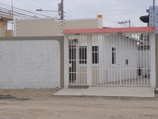 Foto 1 de @Descubra la casa de sus sueños! Ahora con calles asfaltadas y a precio sin competencia Costa de Oro Salinas Ecuador**