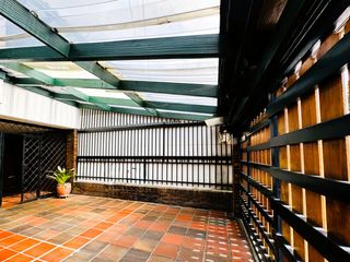 Foto 20 de VENDO CASA ESQUINERA EN L CAROLINA -RECODO DEL COUNTRY 138.52