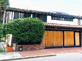 Foto 2 de VENDO CASA ESQUINERA EN L CAROLINA -RECODO DEL COUNTRY 138.52