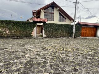 Foto 3 de ¡Renta casa independiente con amplio terreno en San Gabriel, Valle de Los Chillos!