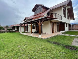 Foto 1 de ¡Renta casa independiente con amplio terreno en San Gabriel, Valle de Los Chillos!