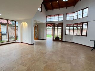 Foto 15 de ¡Renta casa independiente con amplio terreno en San Gabriel, Valle de Los Chillos!