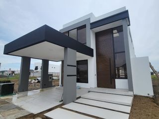 Foto 1 de En venta lujosa y moderna casa en proyecto en Isla Celeste etapa Babor, Samborondon