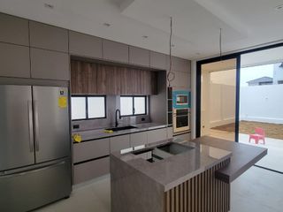 Foto 4 de En venta lujosa y moderna casa en proyecto en Isla Celeste etapa Babor, Samborondon