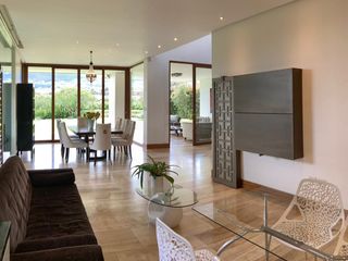 Foto 8 de VENDO HERMOSA CASA EN URB PRIVADA CUMBAYA (Sector La Viña)