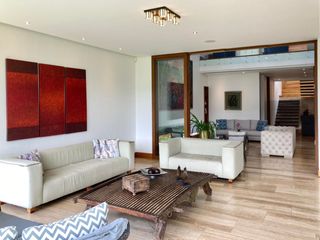 Foto 3 de VENDO HERMOSA CASA EN URB PRIVADA CUMBAYA (Sector La Viña)