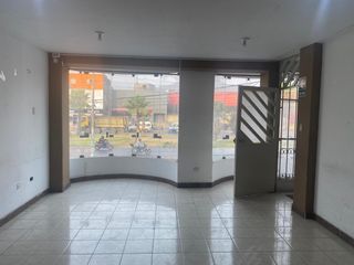 Foto 1 de SAN MARTIN DE PORRES ALQUILER DE OFICINA DE 90 M2 2DO PISO BIEN UBICADO A LA ALTURA DE LA AV UNIVERSITARIA Y AV TOMAS VALLE FRENTE DE PLAZA VEA HIPER