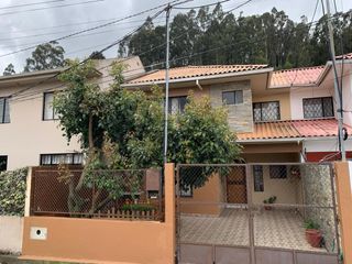 Foto 1 de VENTA DE CASA EN CUENCA PARQUE EL PARAISO