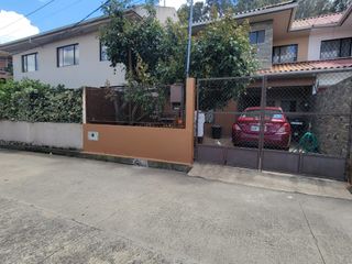 Foto 2 de VENTA DE CASA EN CUENCA PARQUE EL PARAISO